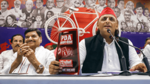 सपा में इस्तीफे