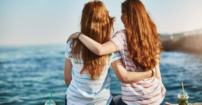 Friendship Shayari in Hindi - दोस्ती पर 10 बेहतरीन शायरी